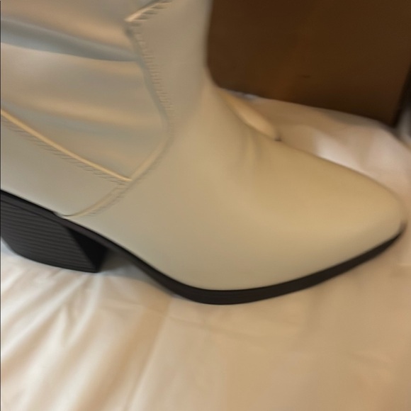 Cream Heeled Boots with Western Flair - Picture 6 of 8
